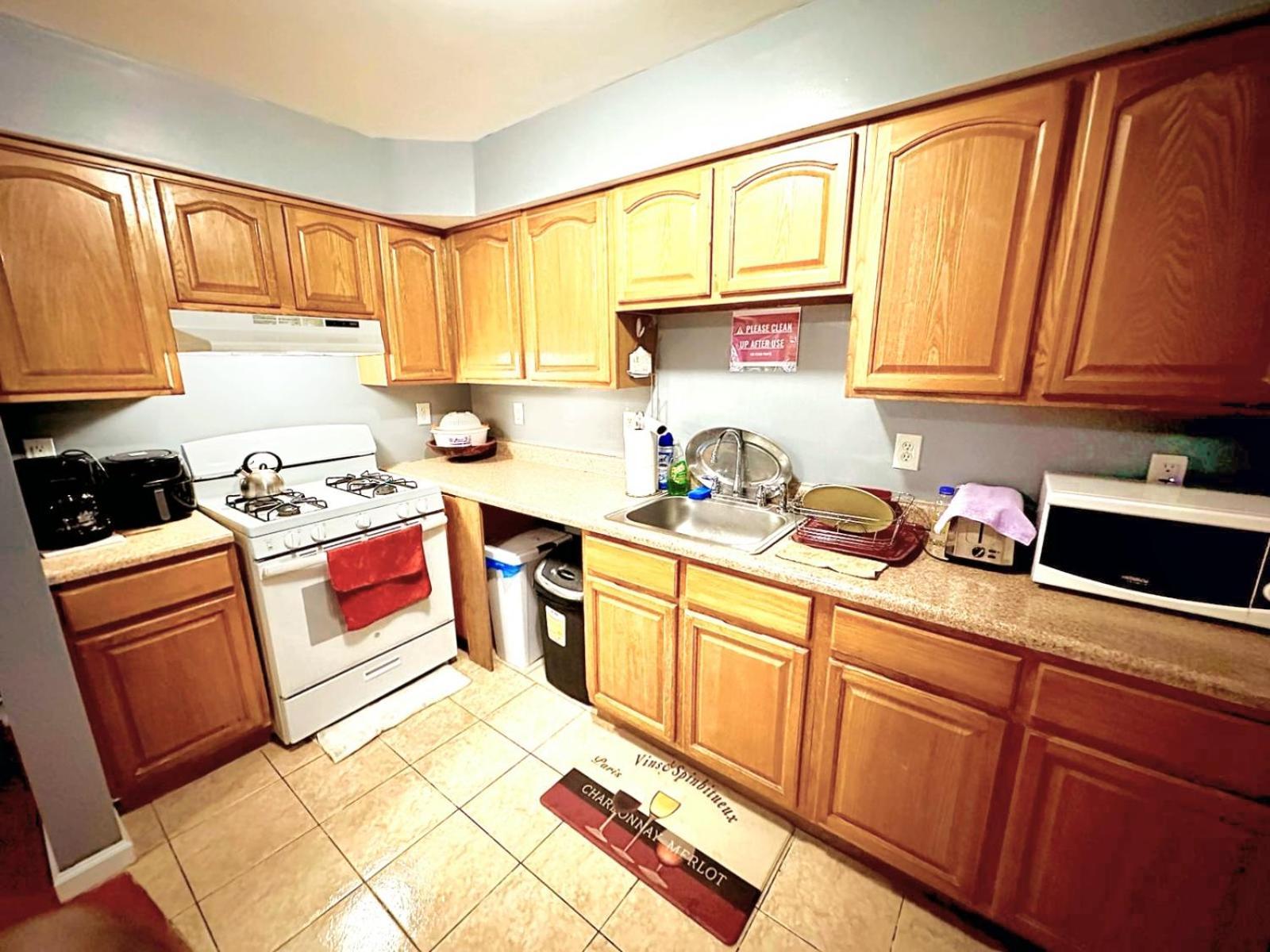 Divine Villa And Resorts 67 Sherman 5Mins To Ewr Airport And 4Mins To Penn Station Newark, 20Mins To New York Exterior photo