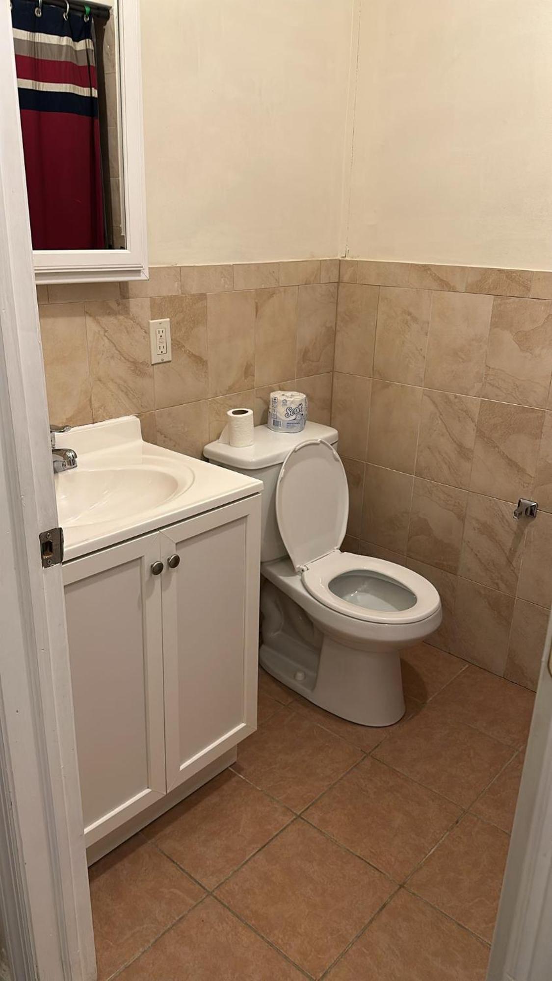 Divine Villa And Resorts 67 Sherman 5Mins To Ewr Airport And 4Mins To Penn Station Newark, 20Mins To New York Room photo