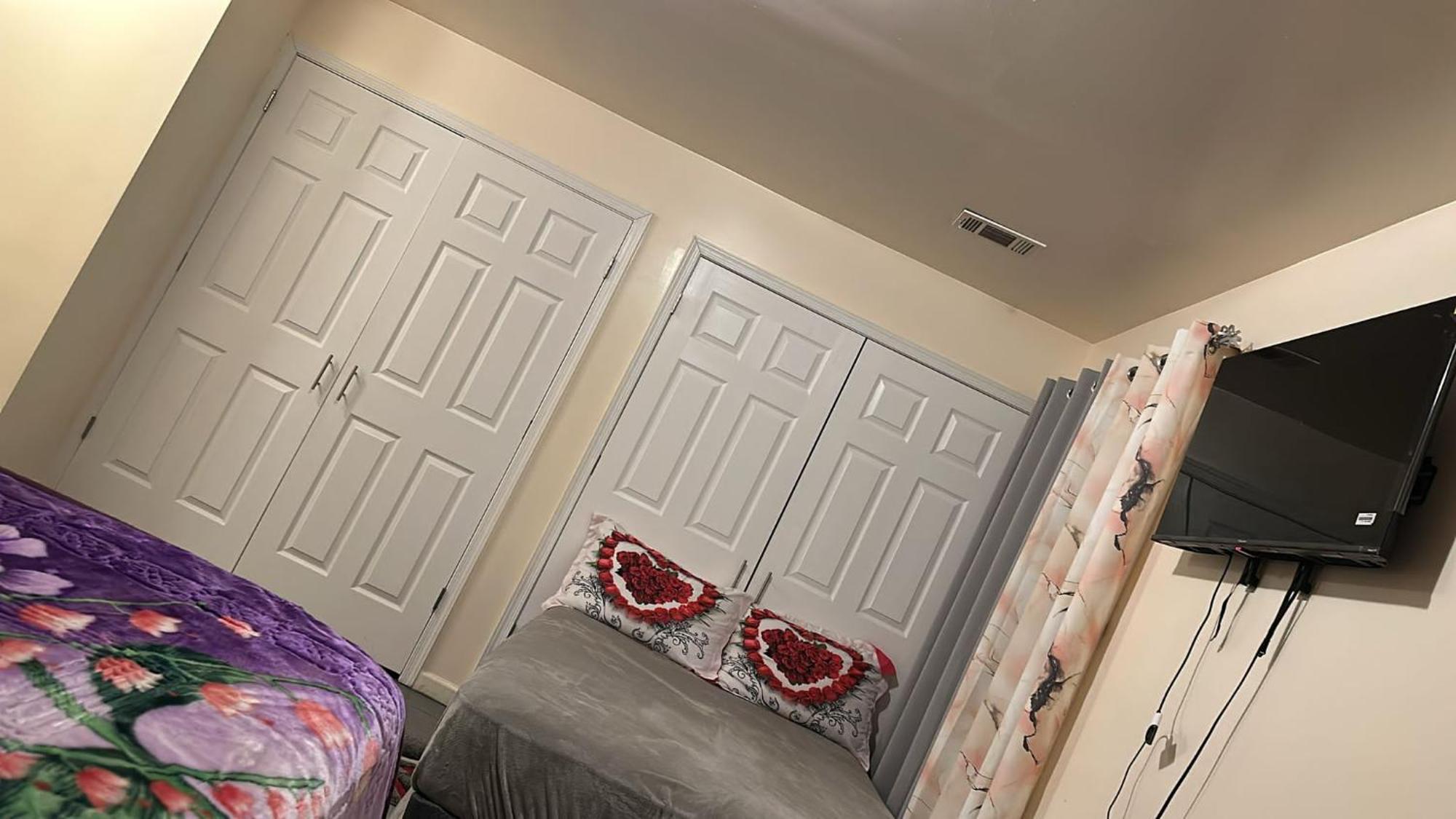 Divine Villa And Resorts 67 Sherman 5Mins To Ewr Airport And 4Mins To Penn Station Newark, 20Mins To New York Room photo